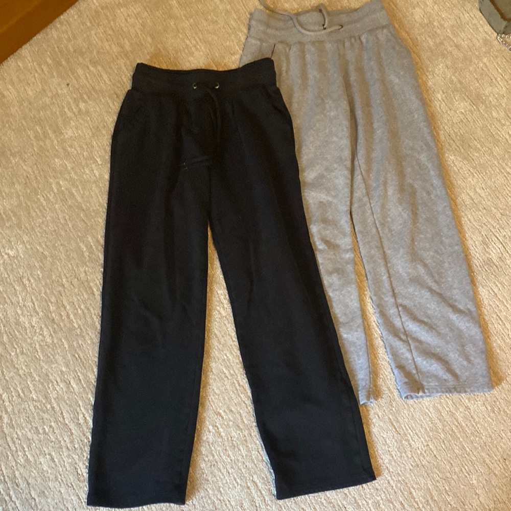 2 pair of cute sweats! like new! Very nice!